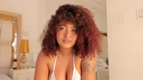 Snapshot of luisa_cameron chatting on January 2025 06:03:02 PM online show from January 2025 06:03:02 PM