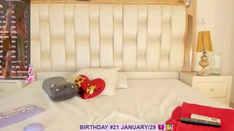 Snapshot of luisa_cameron chatting on January 2025 12:16:01 PM online show from January 2025 12:16:01 PM