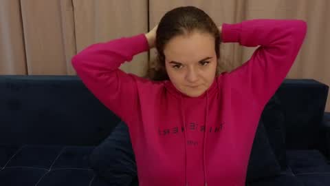 Snapshot of luisa_rosee chatting on February 2025 09:35:02 AM Luisa Rosee online show from February 2025 09:35:02 AM