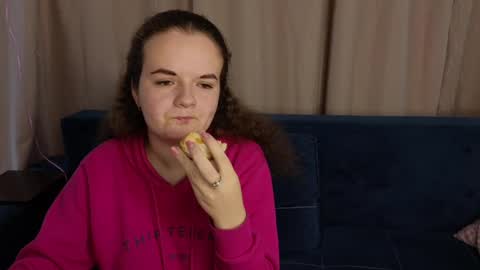 Snapshot of luisa_rosee chatting on February 2025 12:38:02 PM Luisa Rosee online show from February 2025 12:38:02 PM