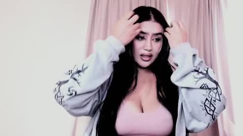 Snapshot of luisaa_diaz_ chatting on May 2026 04:13:02 PM Luisa Diaz online show from May 2026 04:13:02 PM