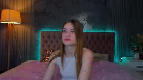 Snapshot of luisaclover chatting on November 2025 01:22:01 PM LuisaClover online show from November 2025 01:22:01 PM