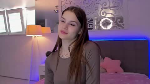 LuisaClover online show from March 2026 12:27:02 PM