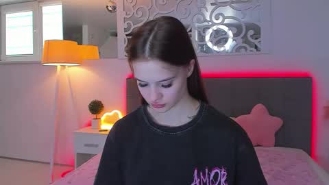 LuisaClover online show from April 2026 12:32:02 PM