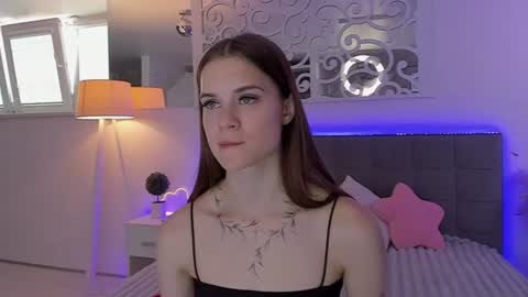 LuisaClover online show from June 2026 12:16:01 PM