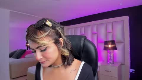 Luisa  online show from December 2025 05:30:01 PM