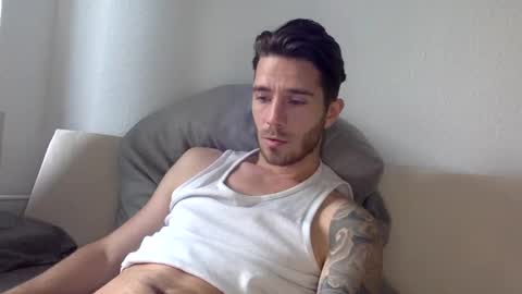 Snapshot of luisbadx chatting on December 2024 08:44:02 AM Luis Badx online show from December 2024 08:44:02 AM