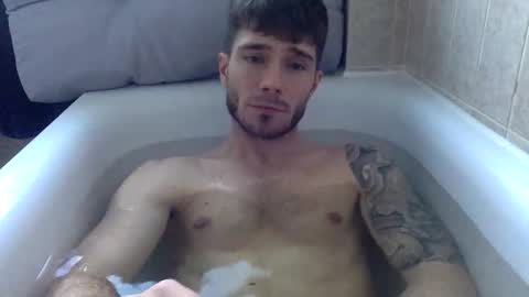 Snapshot of luisbadx chatting on December 2025 02:21:01 PM Luis Badx online show from December 2025 02:21:01 PM