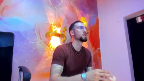 Snapshot of luke_davis01 chatting on January 2025 01:07:01 PM LUKE online show from January 2025 01:07:01 PM