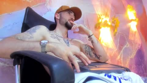 Snapshot of luke_davis01 chatting on January 2025 04:27:02 PM LUKE online show from January 2025 04:27:02 PM