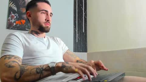 Snapshot of luke_davis01 chatting on February 2025 01:24:01 PM LUKE online show from February 2025 01:24:01 PM