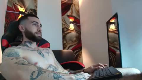 Snapshot of luke_davis01 chatting on October 2025 01:28:02 PM LUKE online show from October 2025 01:28:02 PM