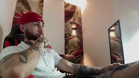 Snapshot of luke_davis01 chatting on October 2025 04:10:01 AM LUKE online show from October 2025 04:10:01 AM