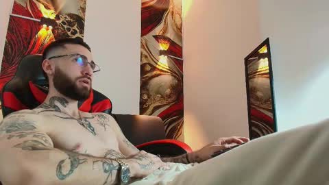 Snapshot of luke_davis01 chatting on October 2025 01:53:02 PM LUKE online show from October 2025 01:53:02 PM