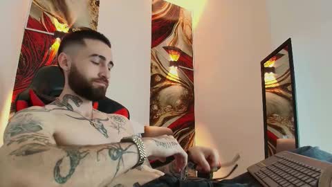 Snapshot of luke_davis01 chatting on October 2025 01:32:02 PM LUKE online show from October 2025 01:32:02 PM