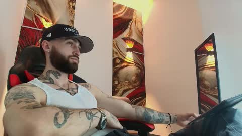 Snapshot of luke_davis01 chatting on October 2025 01:33:02 PM LUKE online show from October 2025 01:33:02 PM