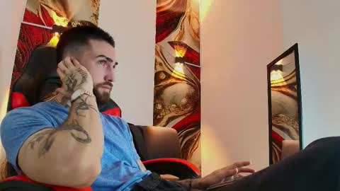 Snapshot of luke_davis01 chatting on October 2025 01:40:02 PM LUKE online show from October 2025 01:40:02 PM