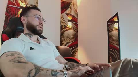 Snapshot of luke_davis01 chatting on November 2025 01:22:02 PM LUKE online show from November 2025 01:22:02 PM