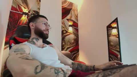 Snapshot of luke_davis01 chatting on November 2025 01:12:02 PM LUKE online show from November 2025 01:12:02 PM