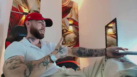 Snapshot of luke_davis01 chatting on November 2025 01:00:01 PM LUKE online show from November 2025 01:00:01 PM