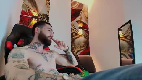 Snapshot of luke_davis01 chatting on November 2025 01:11:01 PM LUKE online show from November 2025 01:11:01 PM