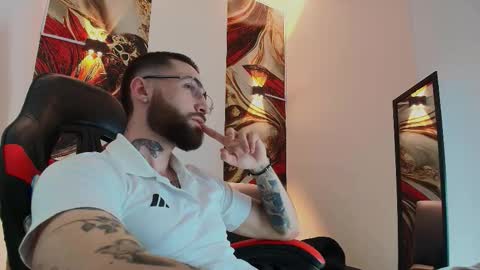 Snapshot of luke_davis01 chatting on November 2025 01:21:02 PM LUKE online show from November 2025 01:21:02 PM