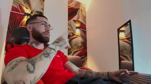 Snapshot of luke_davis01 chatting on November 2025 01:22:02 PM LUKE online show from November 2025 01:22:02 PM