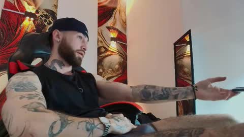 Snapshot of luke_davis01 chatting on November 2025 01:22:01 PM LUKE online show from November 2025 01:22:01 PM