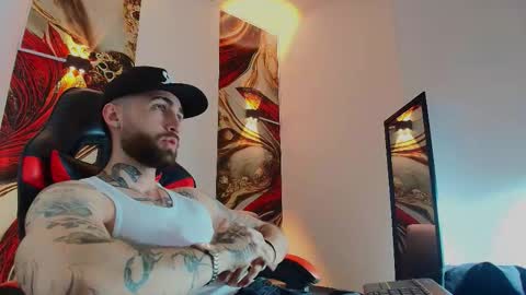 Snapshot of luke_davis01 chatting on December 2025 01:20:02 PM LUKE online show from December 2025 01:20:02 PM