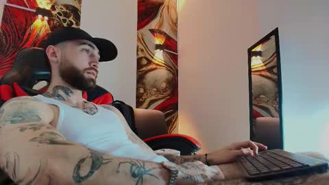 Snapshot of luke_davis01 chatting on December 2025 01:20:01 PM LUKE online show from December 2025 01:20:01 PM