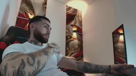 Snapshot of luke_davis01 chatting on December 2025 01:05:01 PM LUKE online show from December 2025 01:05:01 PM