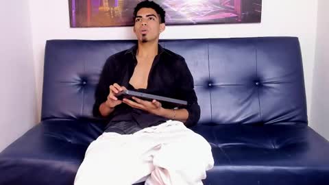 Snapshot of luke_evans01 chatting on February 2025 08:34:01 PM The Luke online show from February 2025 08:34:01 PM