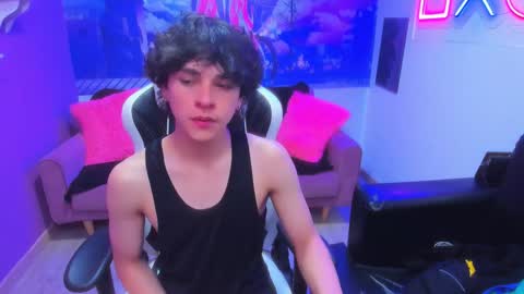 Snapshot of luke_howland chatting on December 2024 03:40:02 AM Luke online show from December 2024 03:40:02 AM