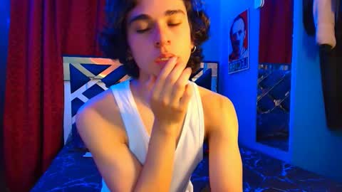 Snapshot of luke_howland chatting on February 2025 03:20:01 AM Luke online show from February 2025 03:20:01 AM