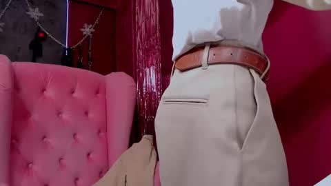 Snapshot of luke_sweet chatting on December 2025 10:56:02 AM Luke online show from December 2025 10:56:02 AM