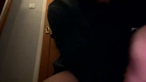 Snapshot of lukeeeeey96 chatting on February 2025 08:01:01 AM lukeeeeey96 online show from February 2025 08:01:01 AM