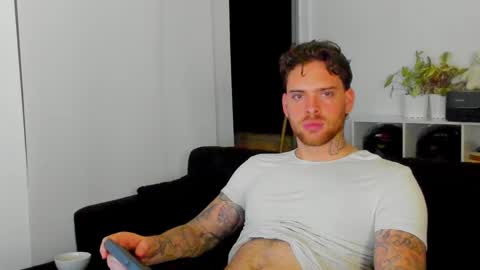 Snapshot of lukeglanton17 chatting on September 2025 04:01:01 AM Luke online show from September 2025 04:01:01 AM