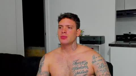 Snapshot of lukeglanton17 chatting on October 2025 05:30:01 AM Luke online show from October 2025 05:30:01 AM