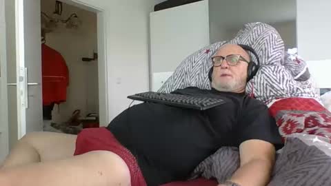 Snapshot of luley58 chatting on October 2025 06:24:01 AM luley58 online show from October 2025 06:24:01 AM