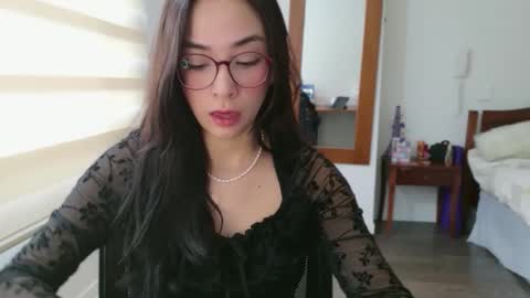 Snapshot of lulibee_ chatting on May 2026 01:17:02 PM Luli online show from May 2026 01:17:02 PM
