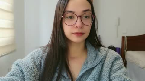 Snapshot of lulibee_ chatting on June 2026 01:04:02 PM Luli online show from June 2026 01:04:02 PM
