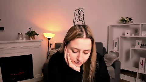 Lily online show from April 2026 09:19:01 PM