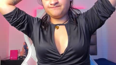 Snapshot of lulu_js_ chatting on November 2025 01:06:01 AM elizabeth online show from November 2025 01:06:01 AM