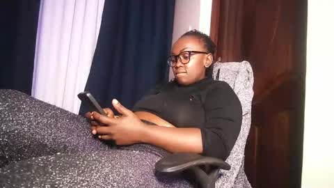 Snapshot of lulu_sparks1 chatting on May 2026 05:23:01 AM lulu_sparks1 online show from May 2026 05:23:01 AM