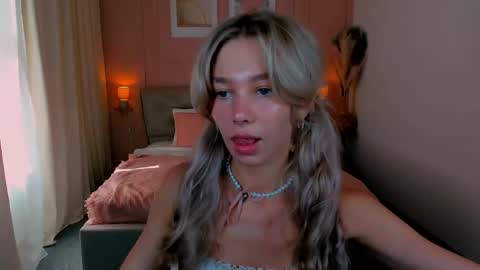Snapshot of lulualise chatting on May 2026 01:05:02 PM Alise online show from May 2026 01:05:02 PM