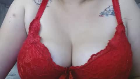 Snapshot of lumi_84 chatting on January 2025 01:43:01 AM LUMI online show from January 2025 01:43:01 AM