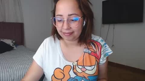 Snapshot of lumi_84 chatting on February 2025 01:02:01 AM LUMI online show from February 2025 01:02:01 AM