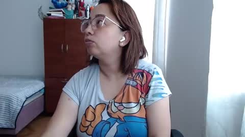 Snapshot of lumi_84 chatting on February 2025 12:19:02 PM LUMI online show from February 2025 12:19:02 PM