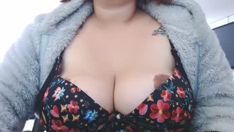 Snapshot of lumi_84 chatting on February 2025 04:21:01 PM LUMI online show from February 2025 04:21:01 PM