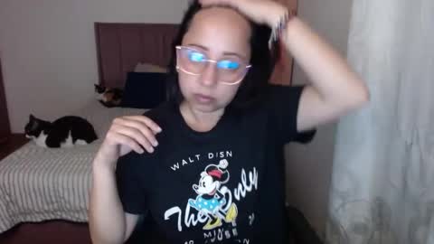 Snapshot of lumi_84 chatting on November 2025 12:35:01 AM LUMI online show from November 2025 12:35:01 AM